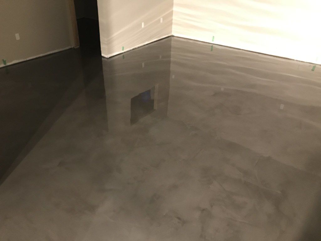 High-gloss metallic epoxy floor with silver marbleized finish in Cedar Rapids